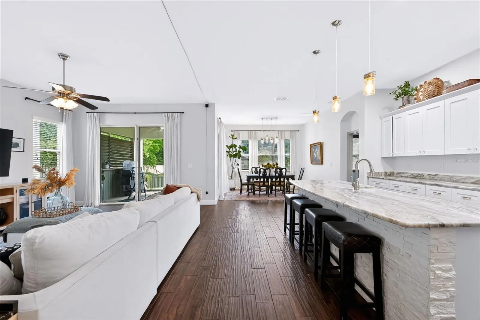 313 ROXBURY CROSSING CT