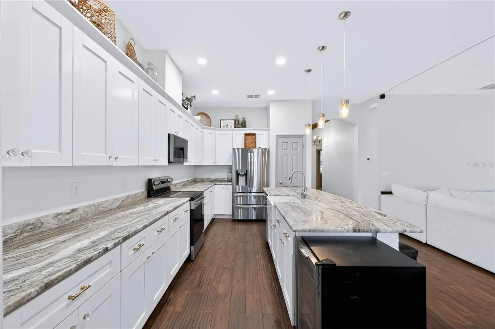 313 ROXBURY CROSSING CT