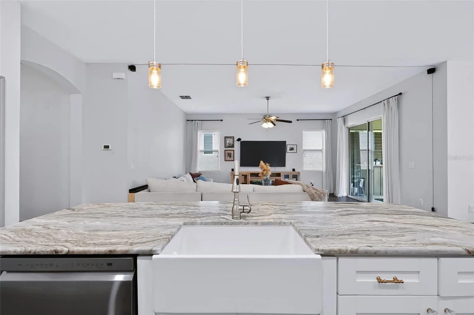 313 ROXBURY CROSSING CT