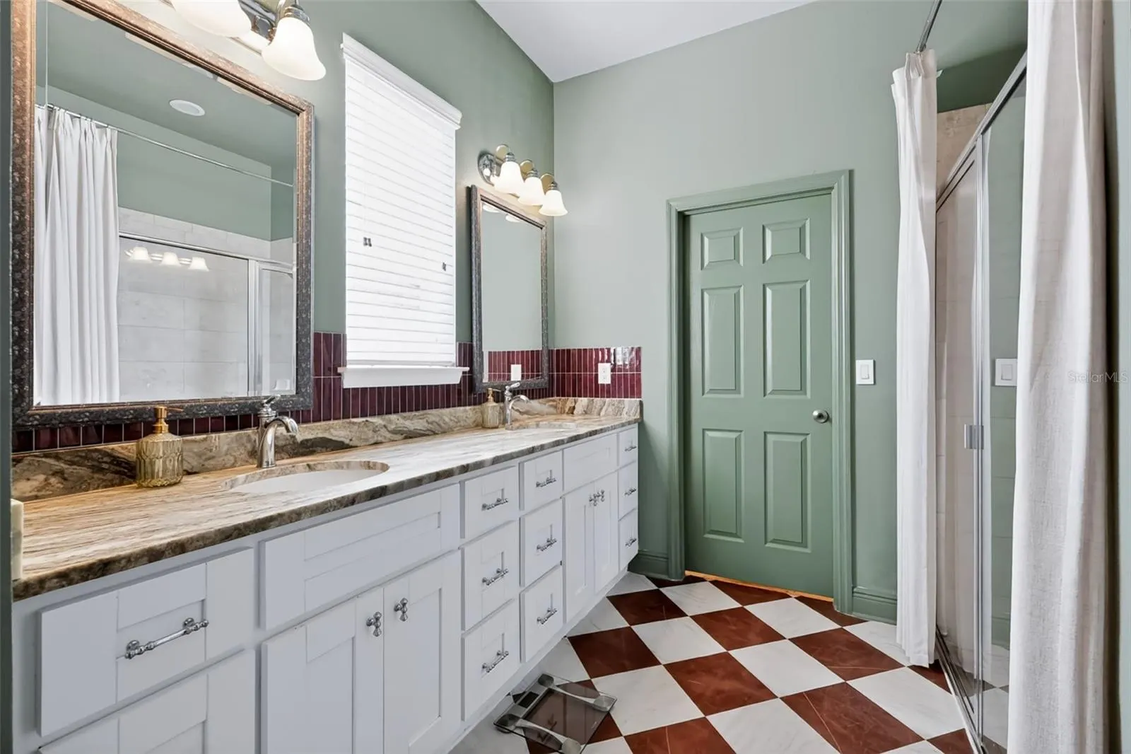 313 ROXBURY CROSSING CT
