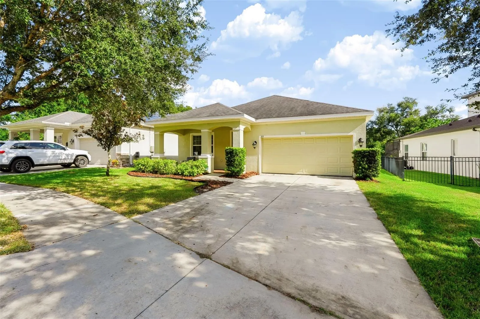 313 ROXBURY CROSSING CT