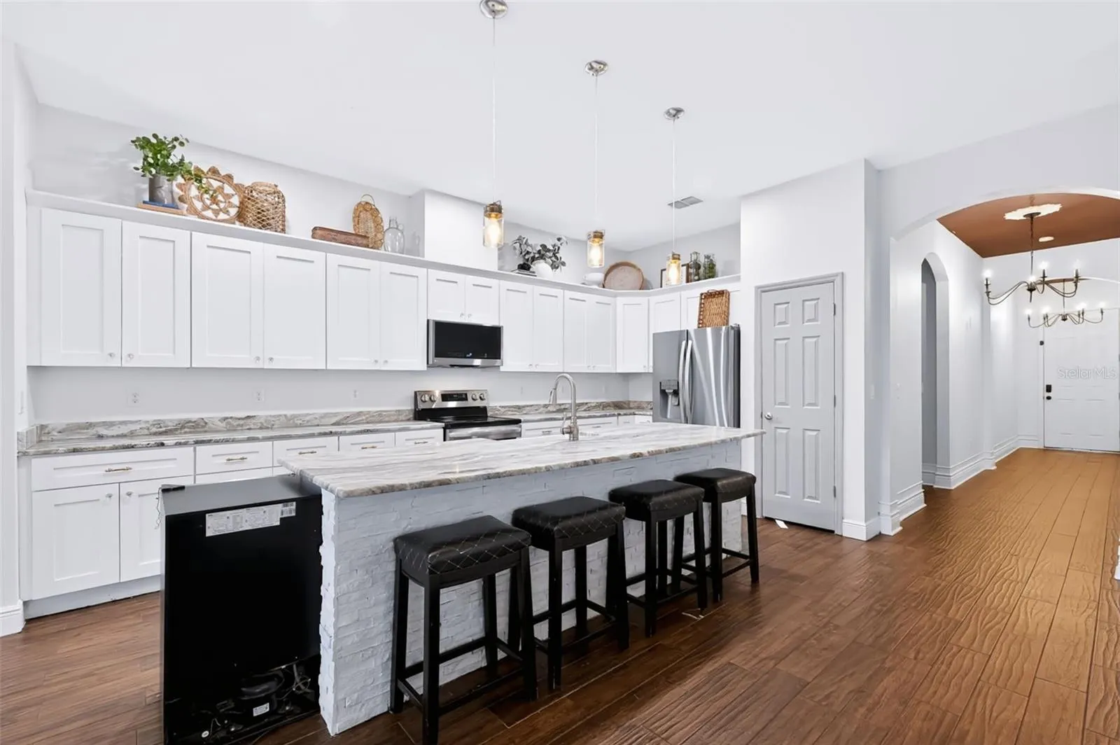 313 ROXBURY CROSSING CT