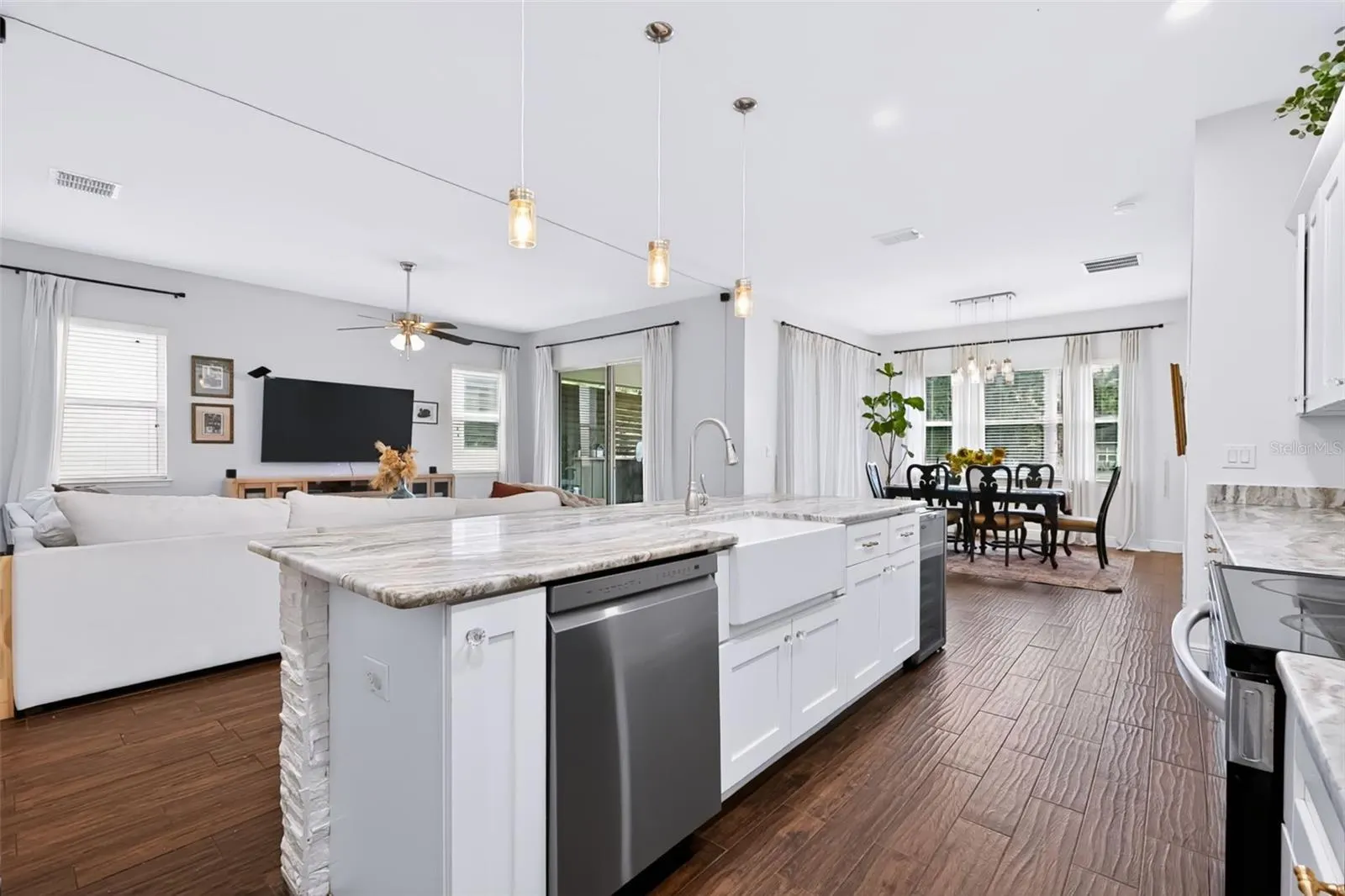 313 ROXBURY CROSSING CT
