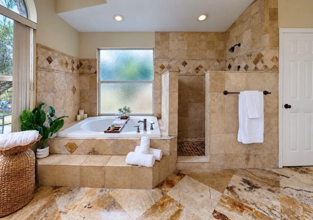 11214 LONGBROOKE DR