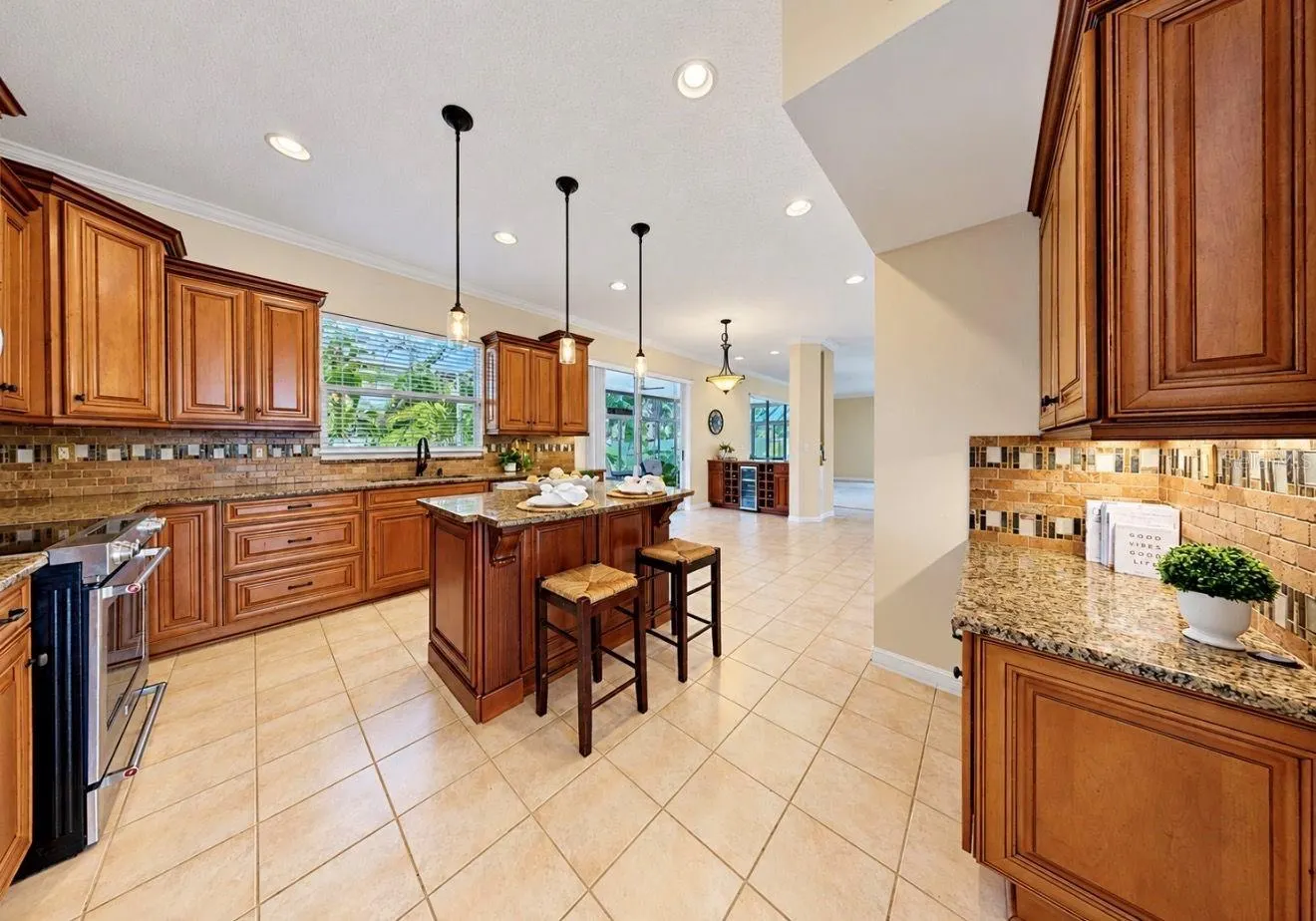 11214 LONGBROOKE DR