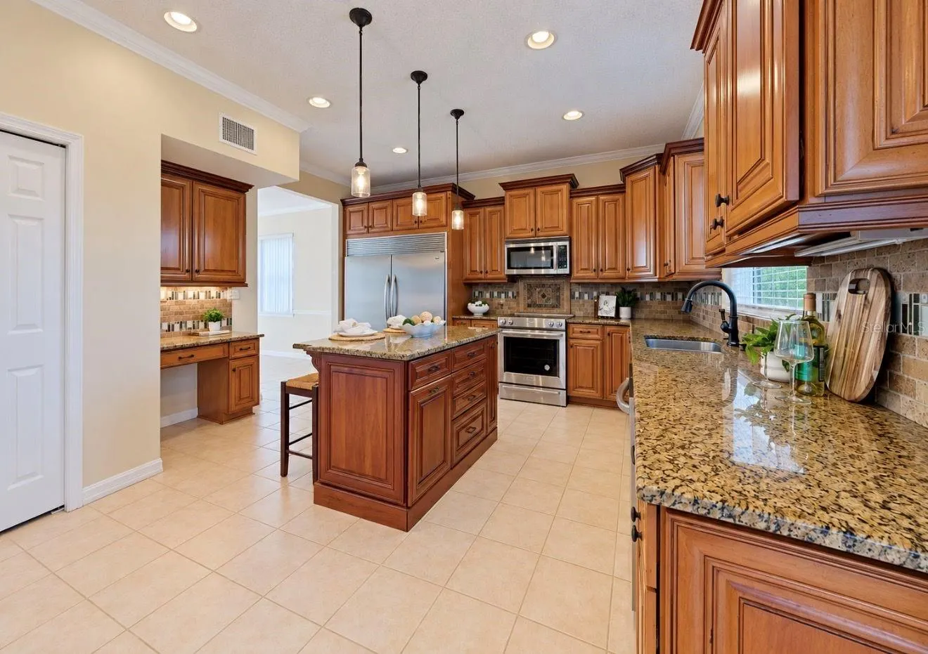 11214 LONGBROOKE DR