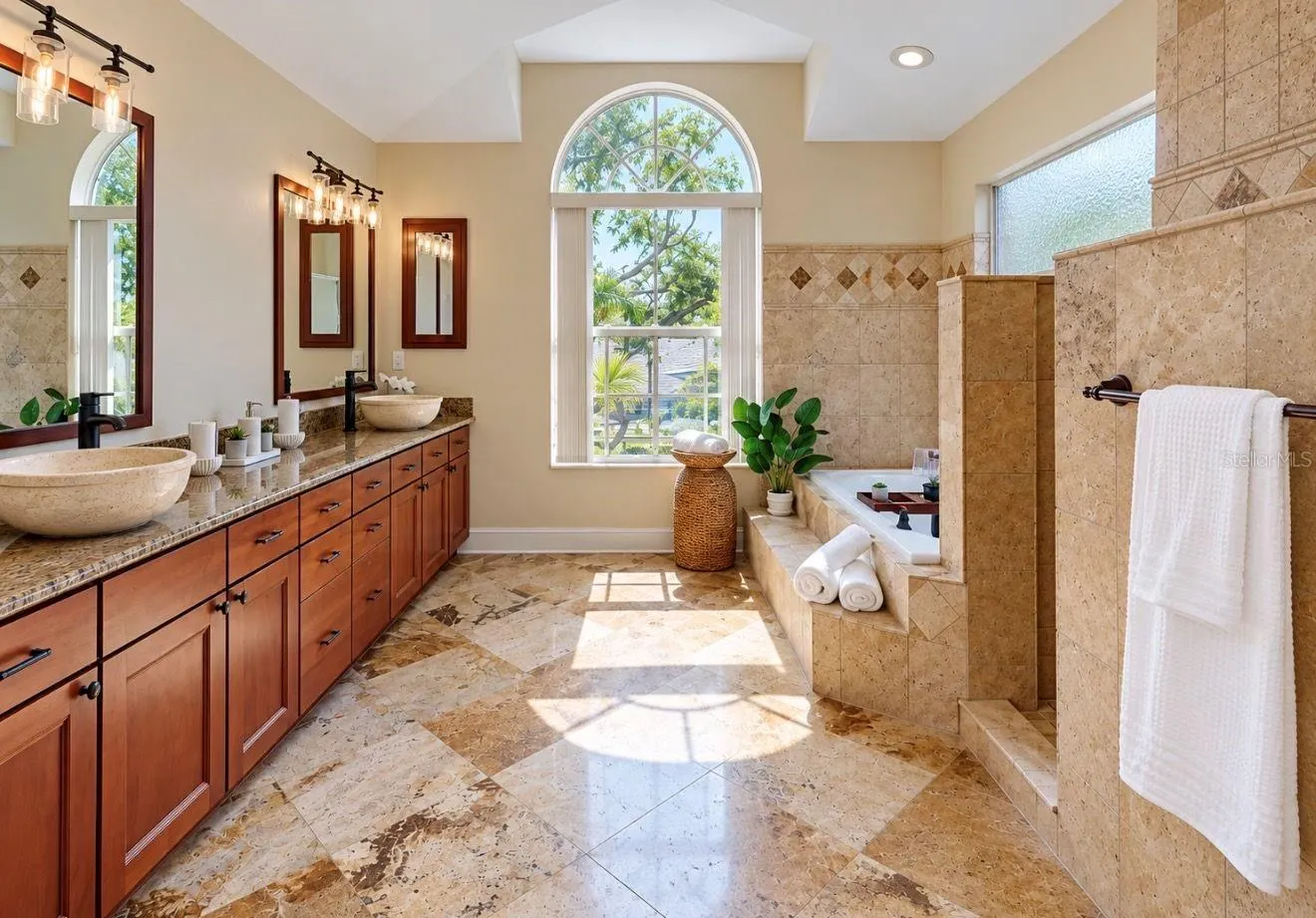 11214 LONGBROOKE DR