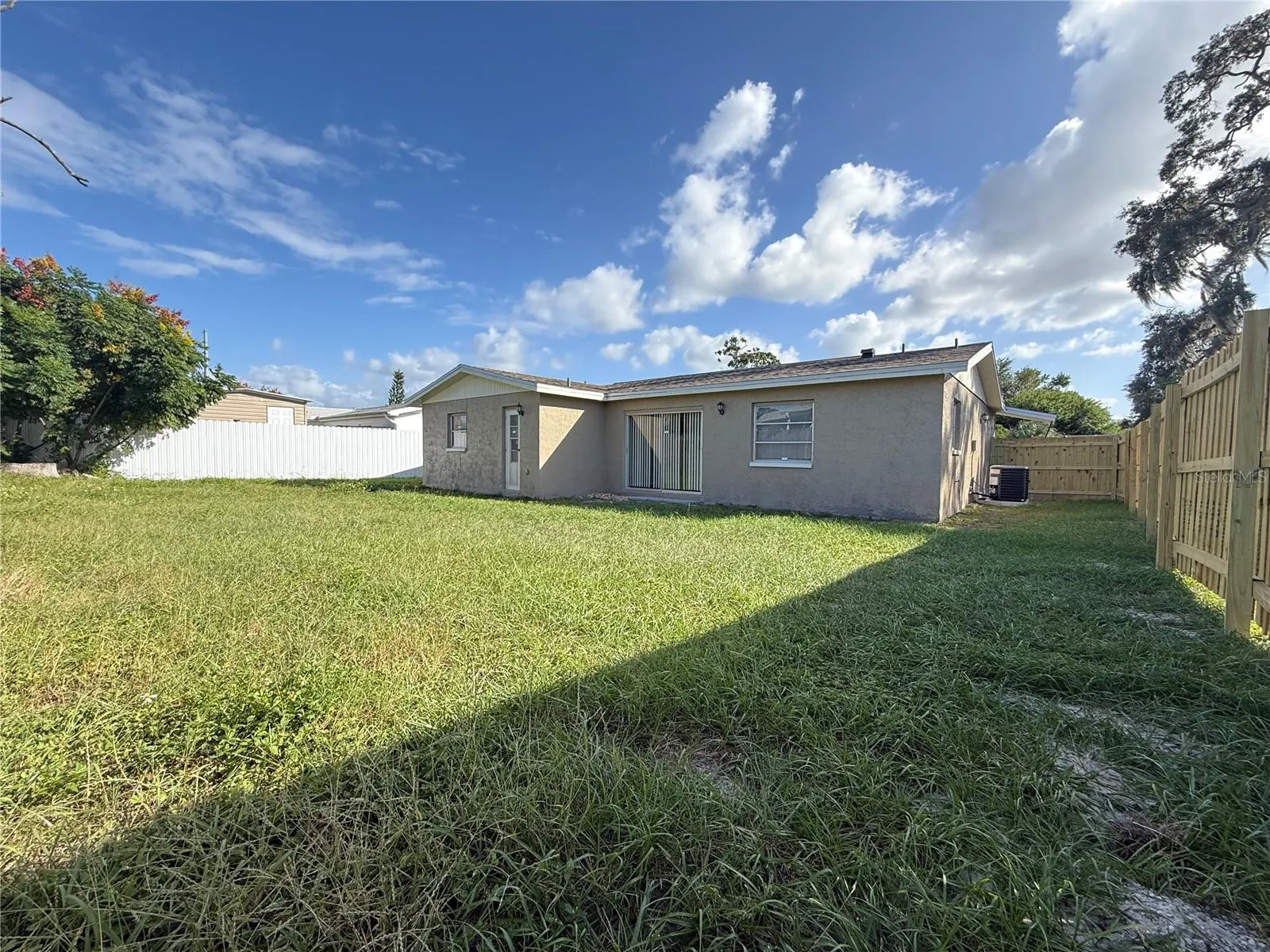 8019 COLTON DR