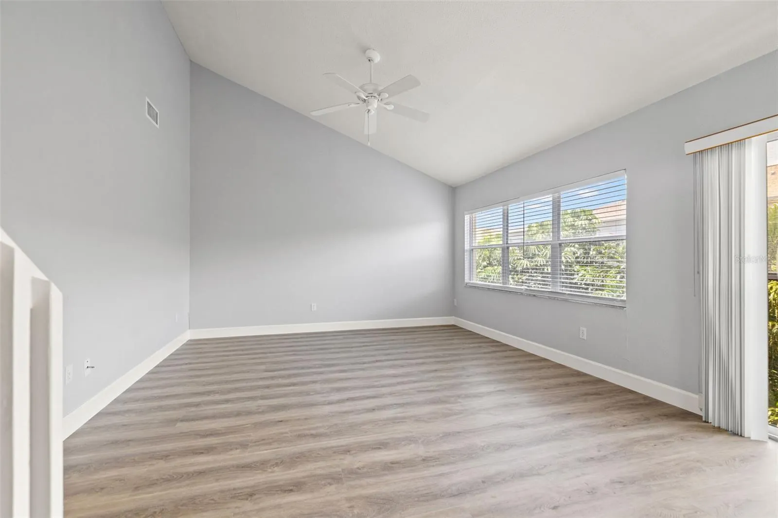 487 PINELLAS BAYWAY S #201 #201