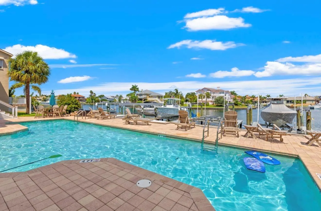 487 PINELLAS BAYWAY S #201 #201