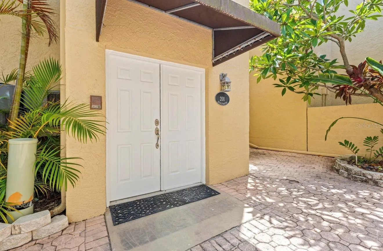 487 PINELLAS BAYWAY S #201 #201