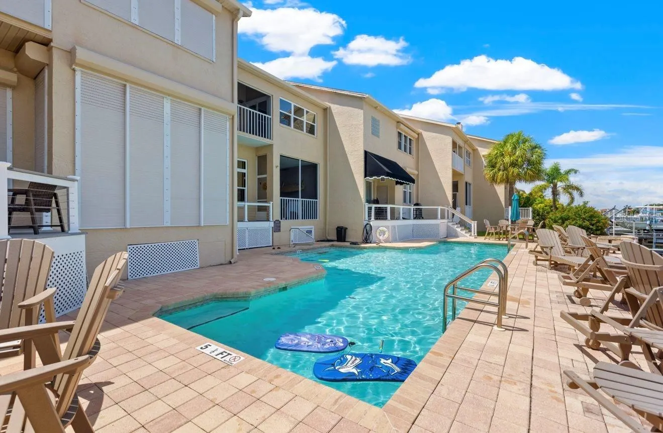 487 PINELLAS BAYWAY S #201 #201