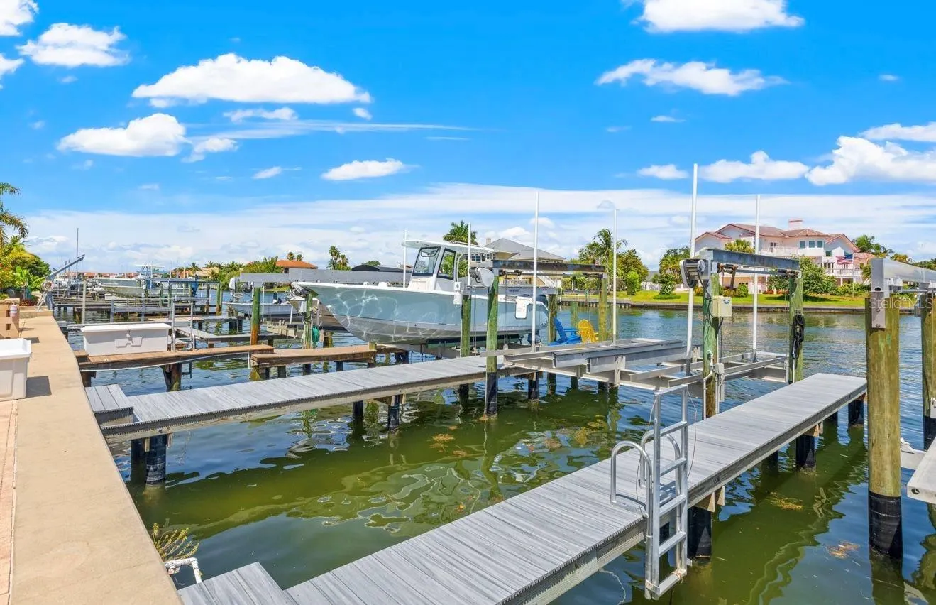 487 PINELLAS BAYWAY S #201 #201