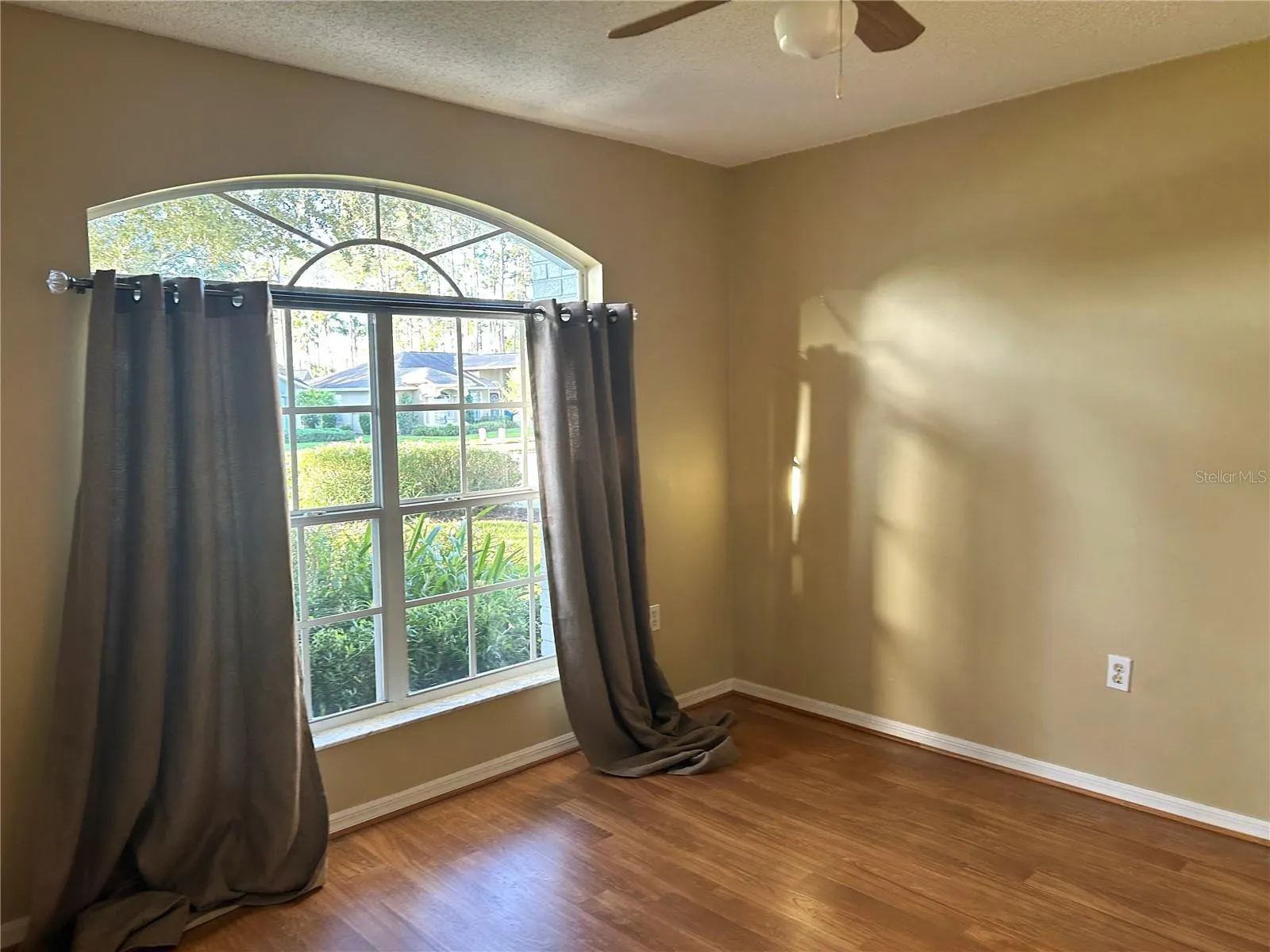 11137 BROOKLAWN DR