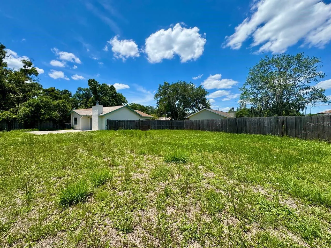5102 LAWNTON CT