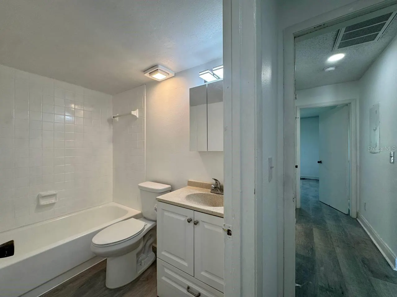 5102 LAWNTON CT