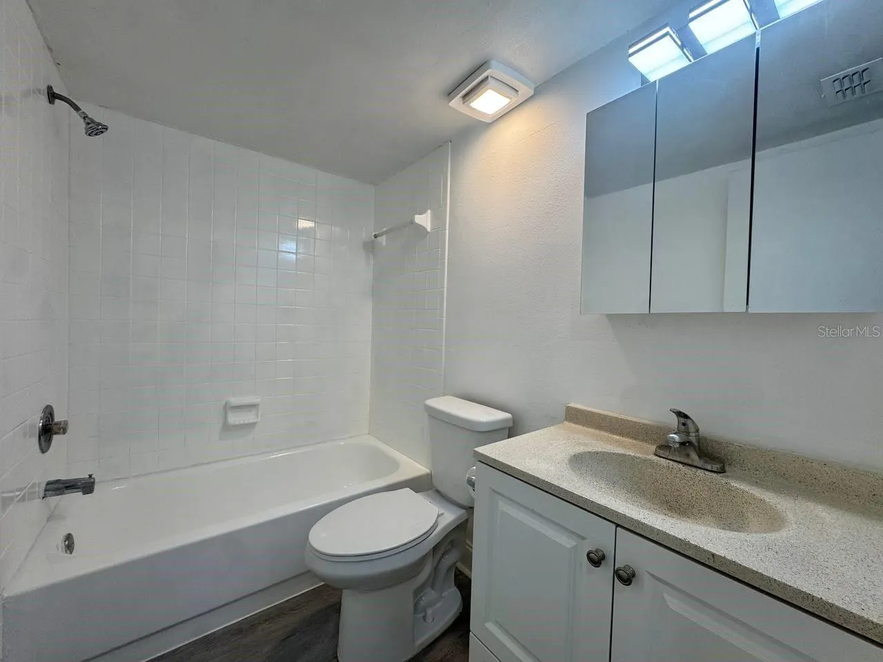5102 LAWNTON CT