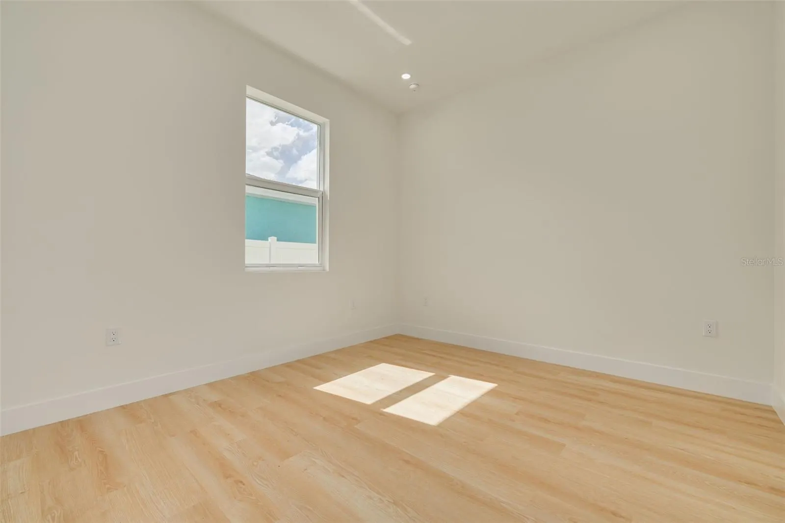 270 DIOGENES ST