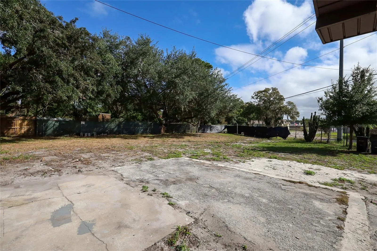 600 N EASTSIDE DR