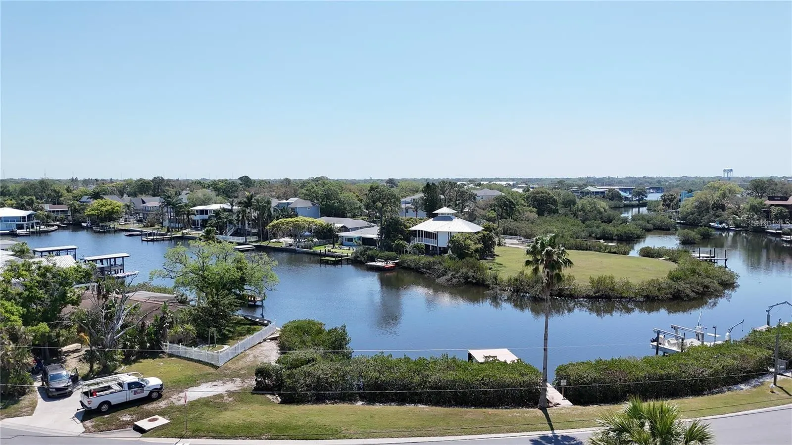 231 LAGOON DR