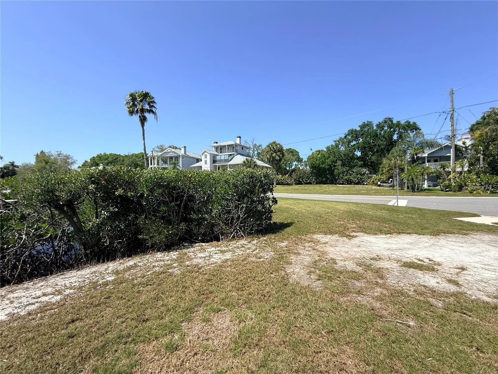 231 LAGOON DR