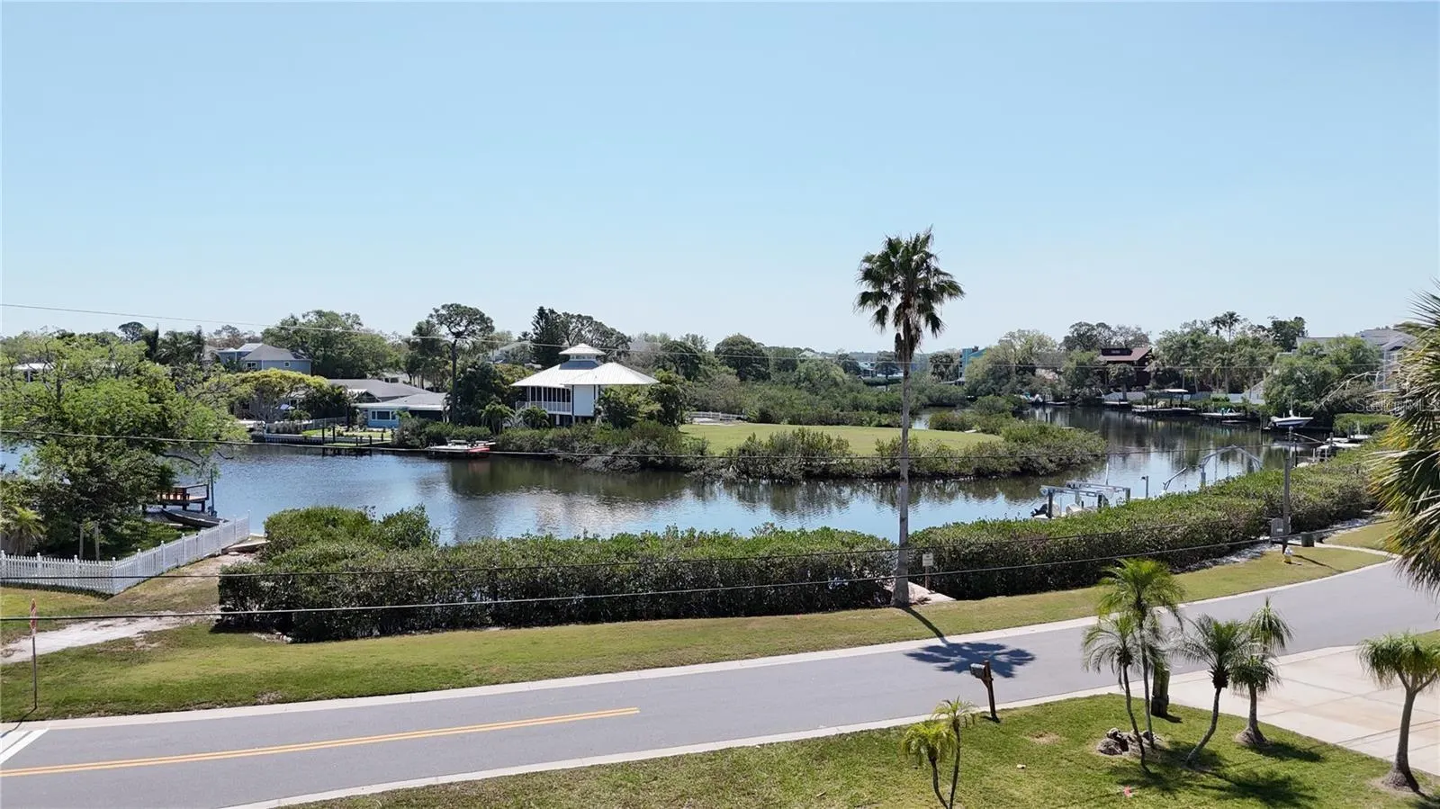 231 LAGOON DR