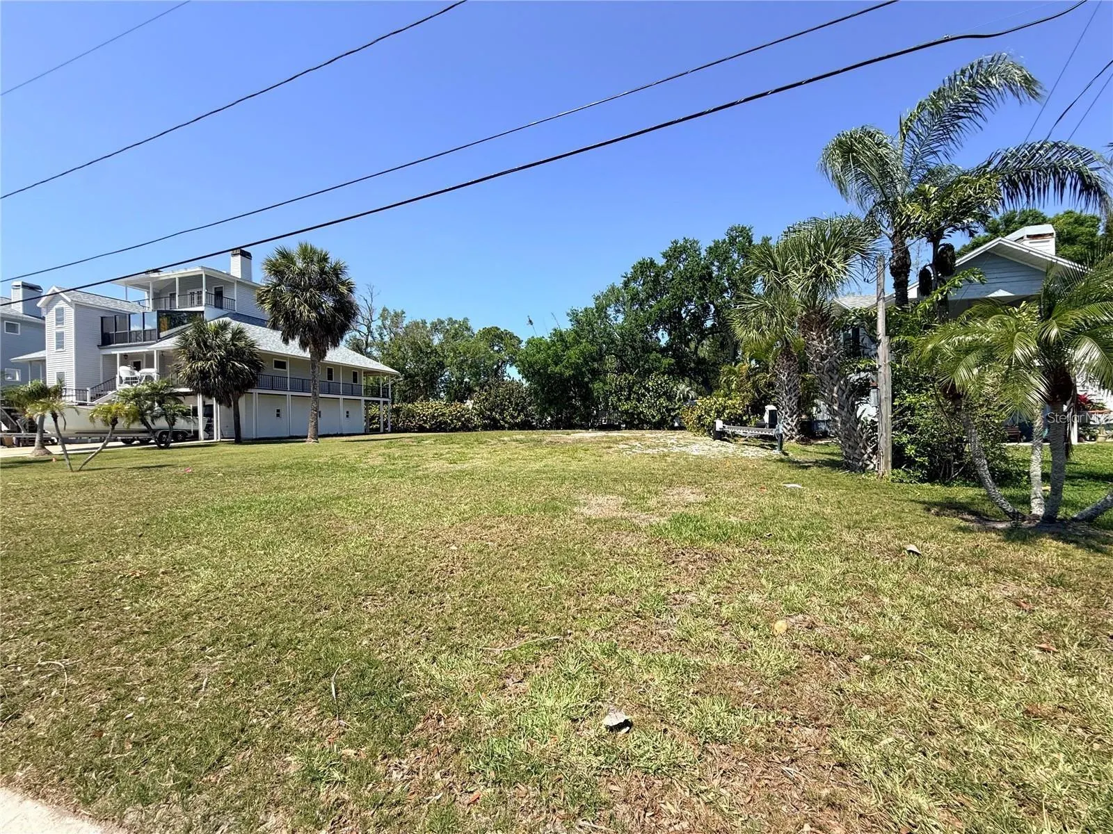 231 LAGOON DR