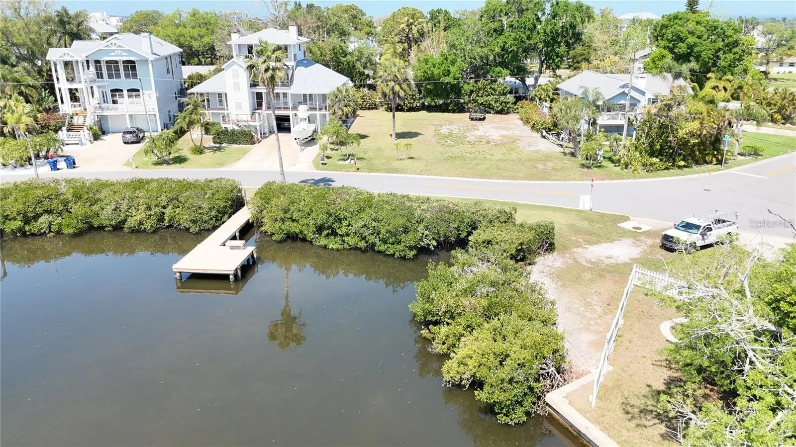 231 LAGOON DR