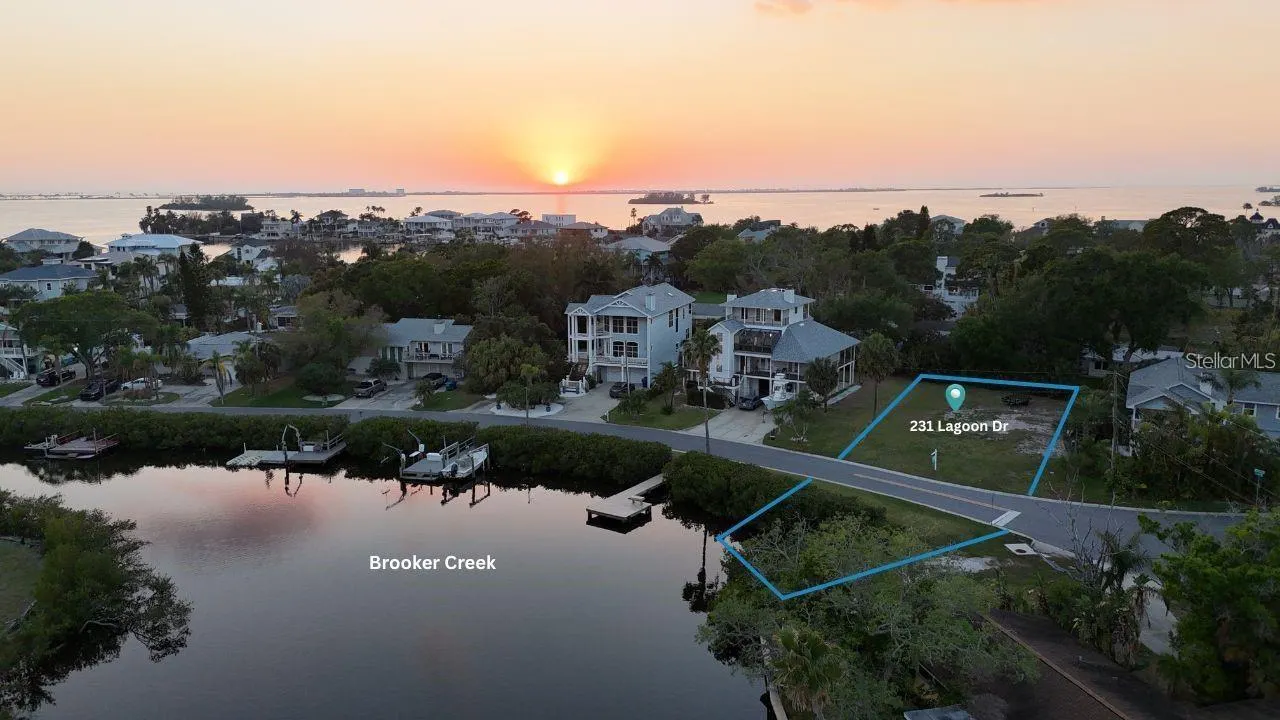 231 LAGOON DR