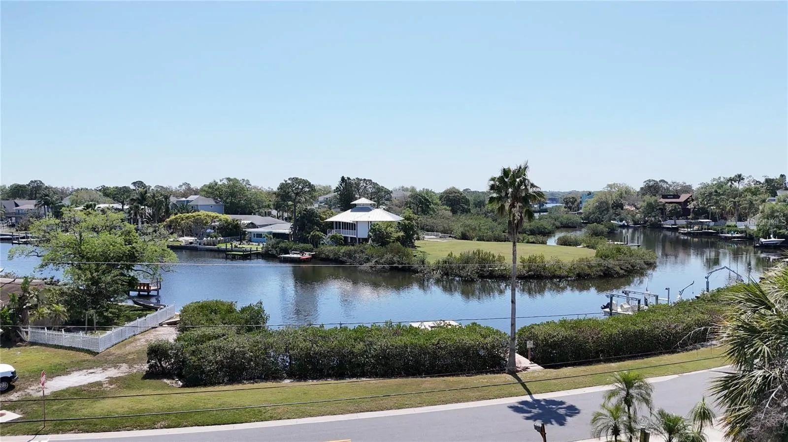 231 LAGOON DR