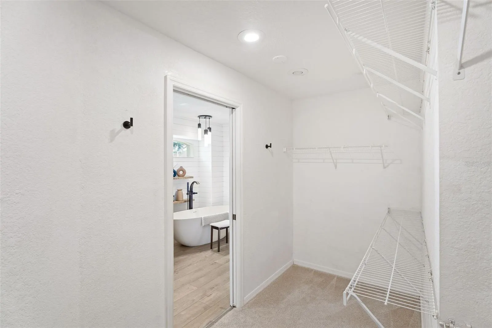 562 ANDORA DR