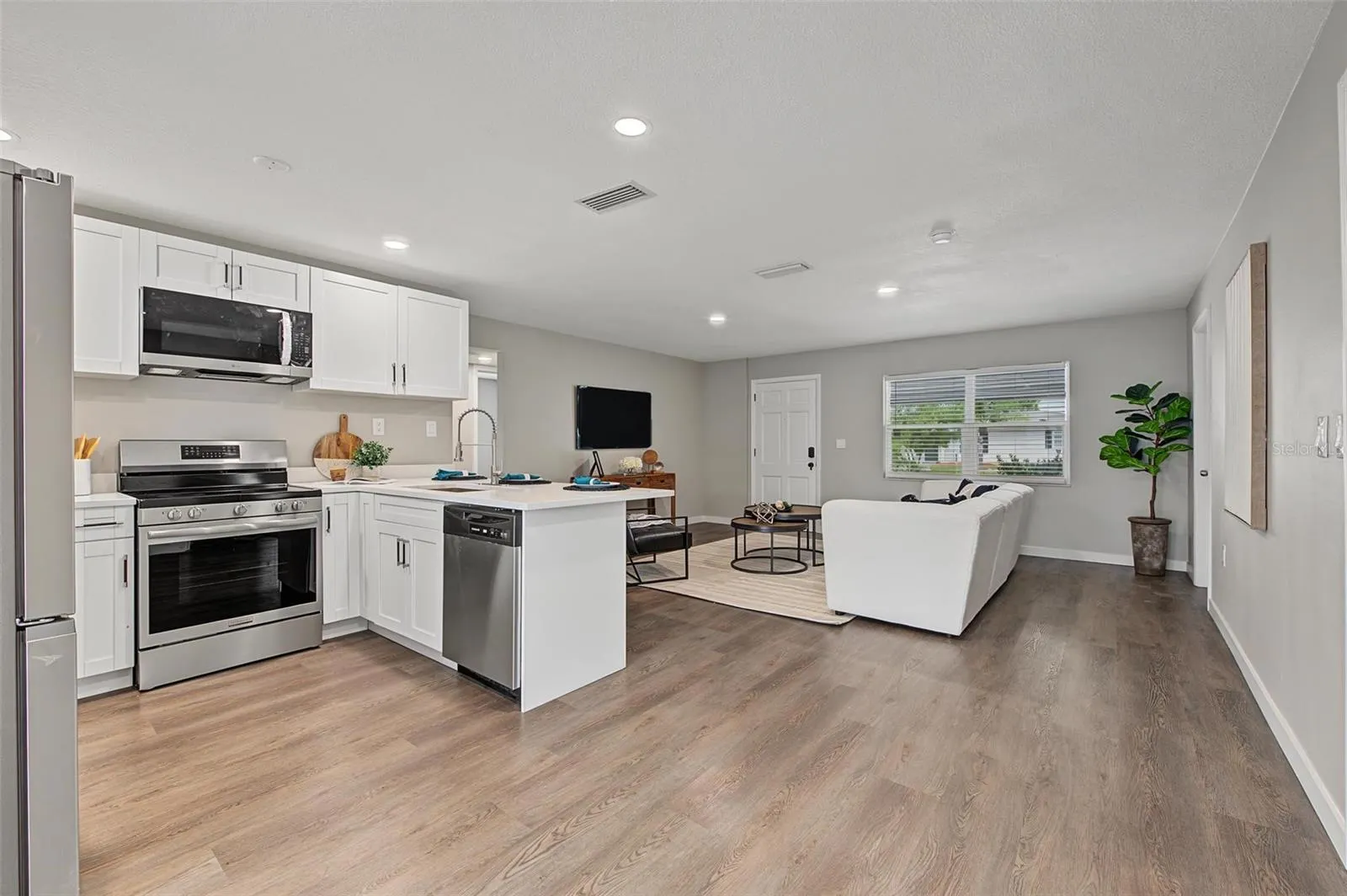 548 FRANDOR PL