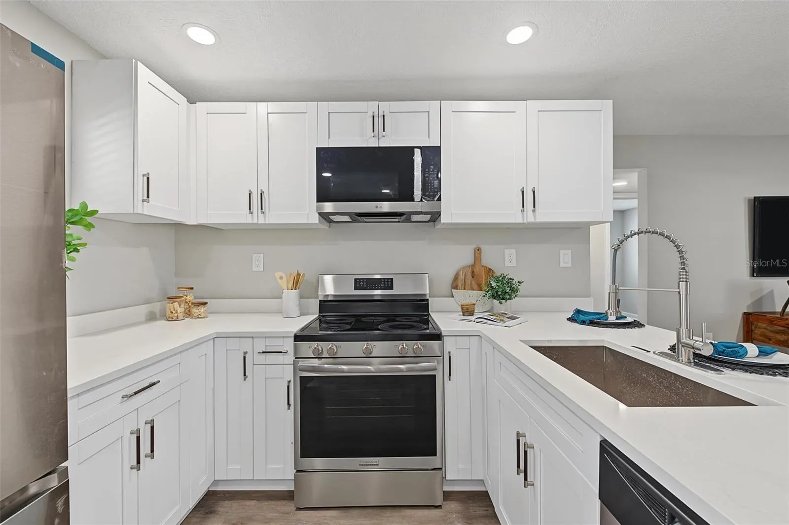 548 FRANDOR PL