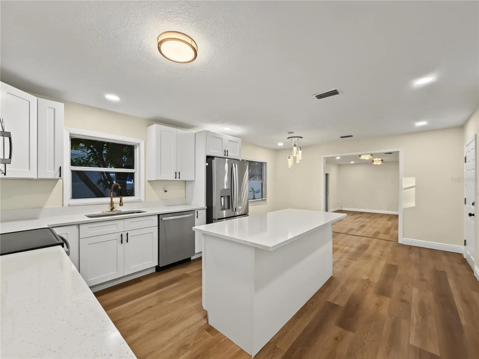 1212 E 24TH AVE