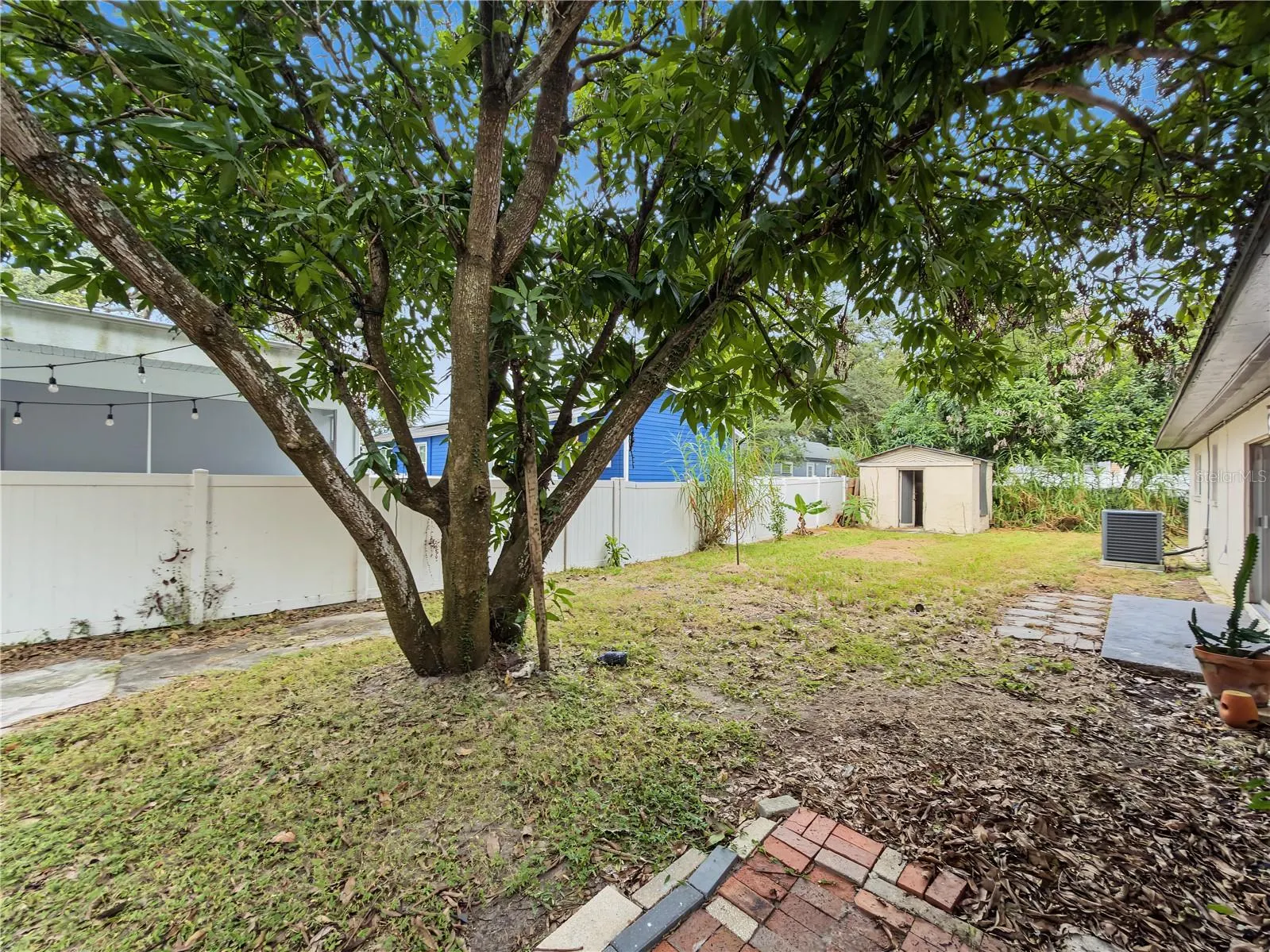 1212 E 24TH AVE
