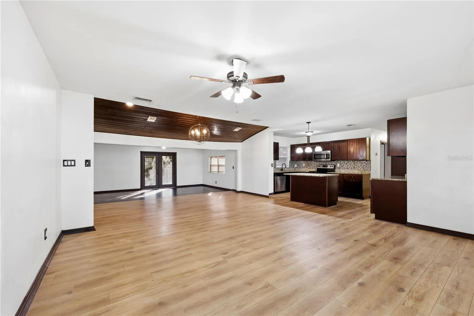 8009 CARDINAL DR