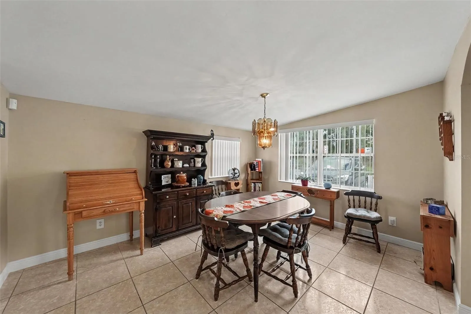 5002 HALIFAX DR