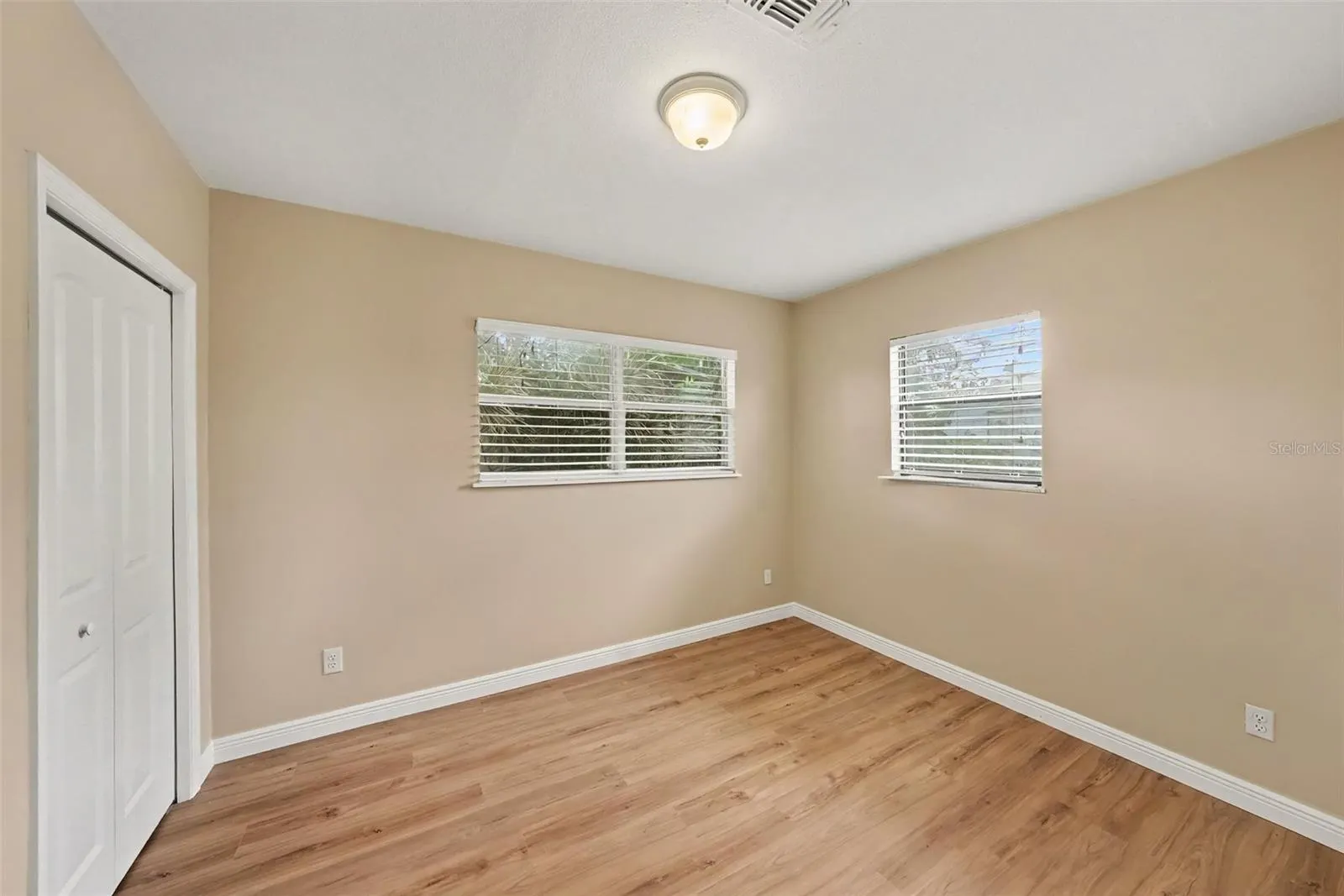 5002 HALIFAX DR