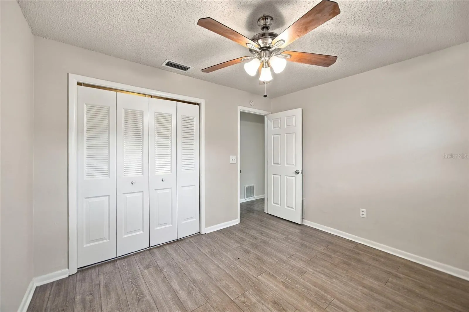 2704 WOODVIEW CT