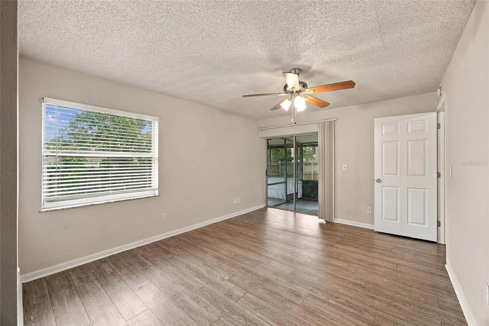 2704 WOODVIEW CT