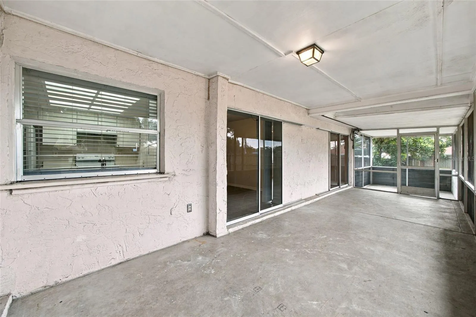 2704 WOODVIEW CT