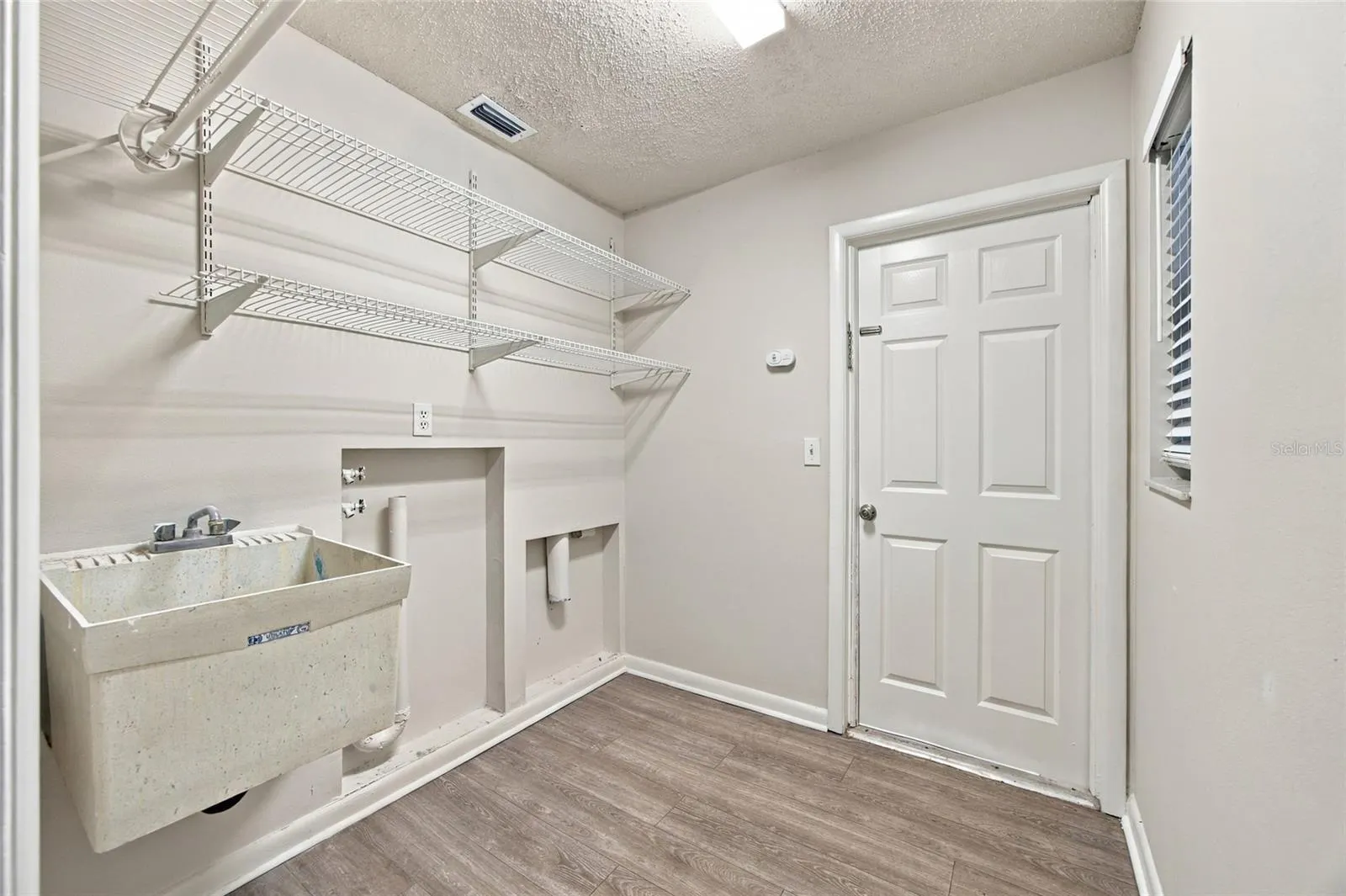 2704 WOODVIEW CT