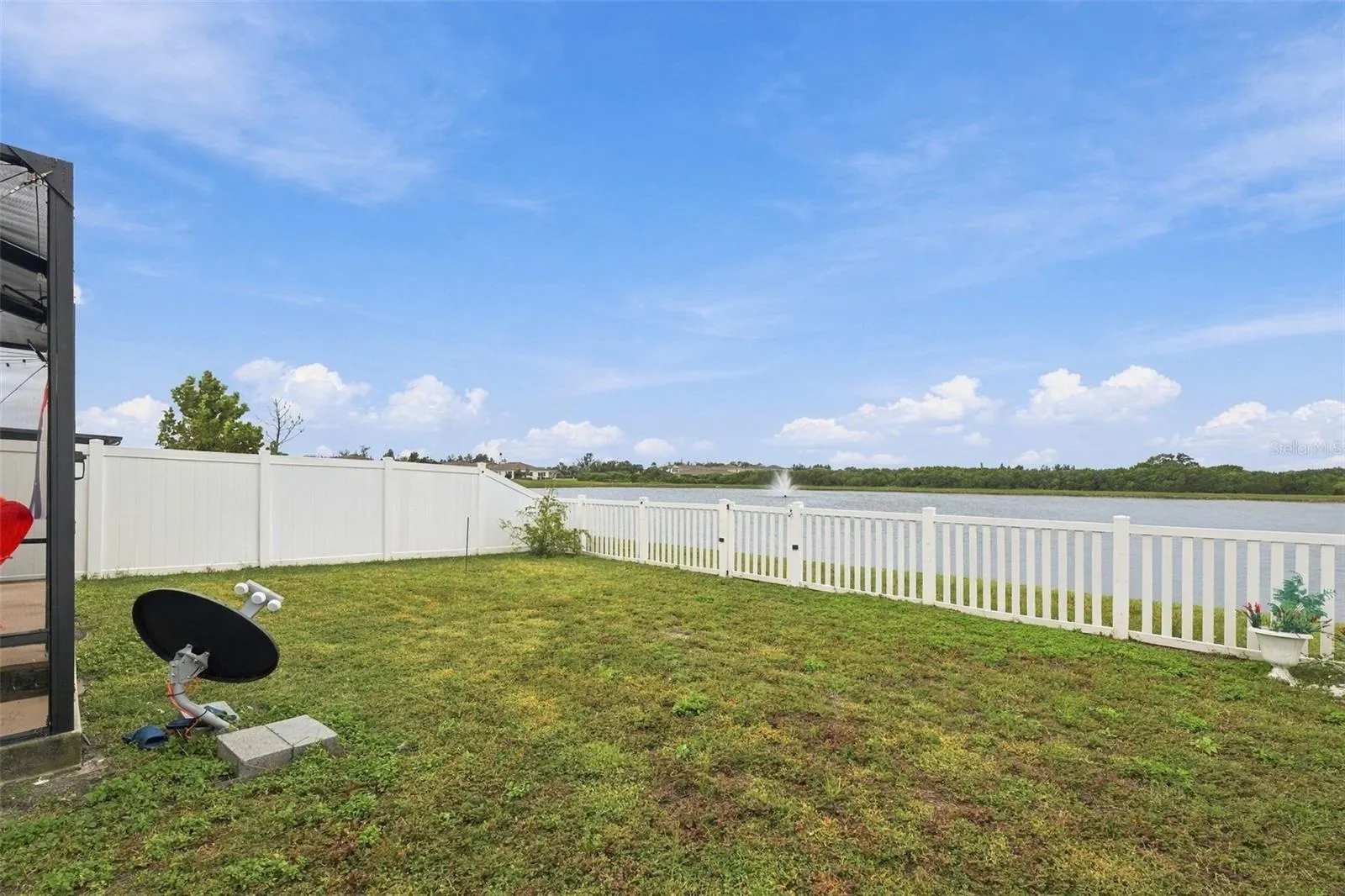 588 OLIVE CONCH ST