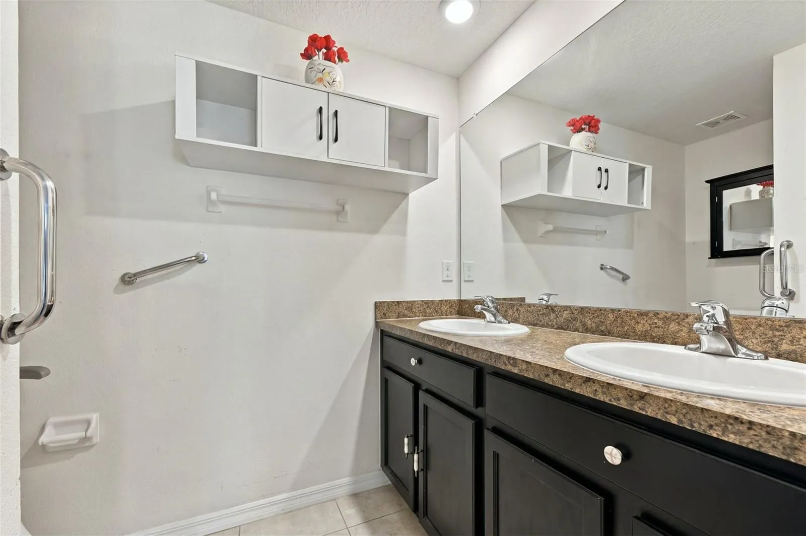 588 OLIVE CONCH ST