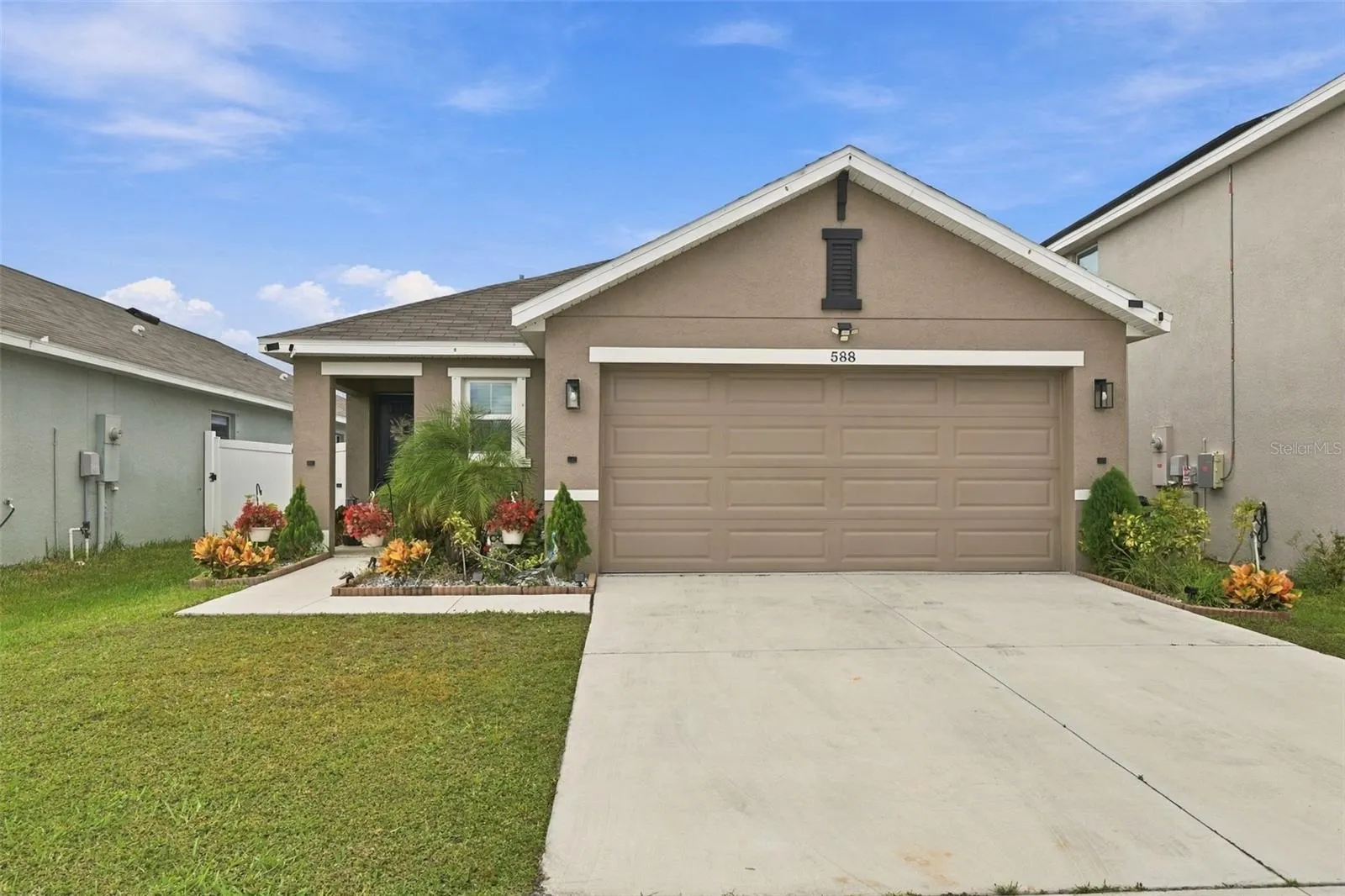 588 OLIVE CONCH ST