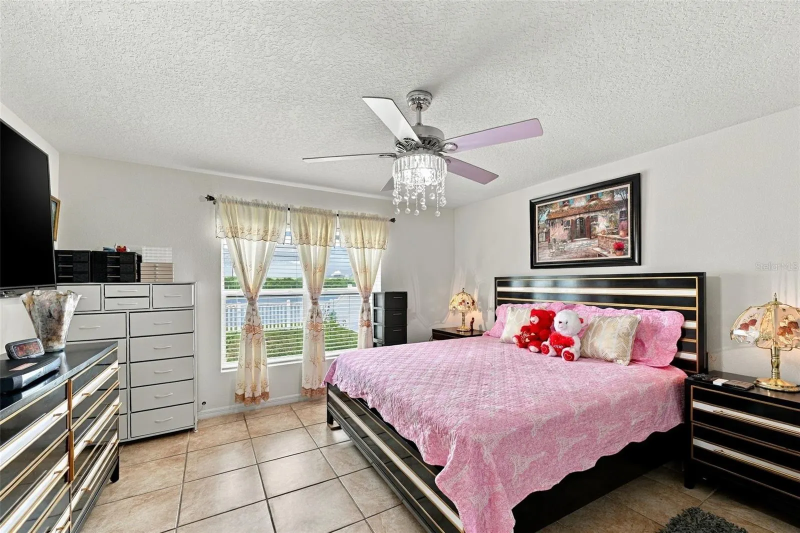 588 OLIVE CONCH ST