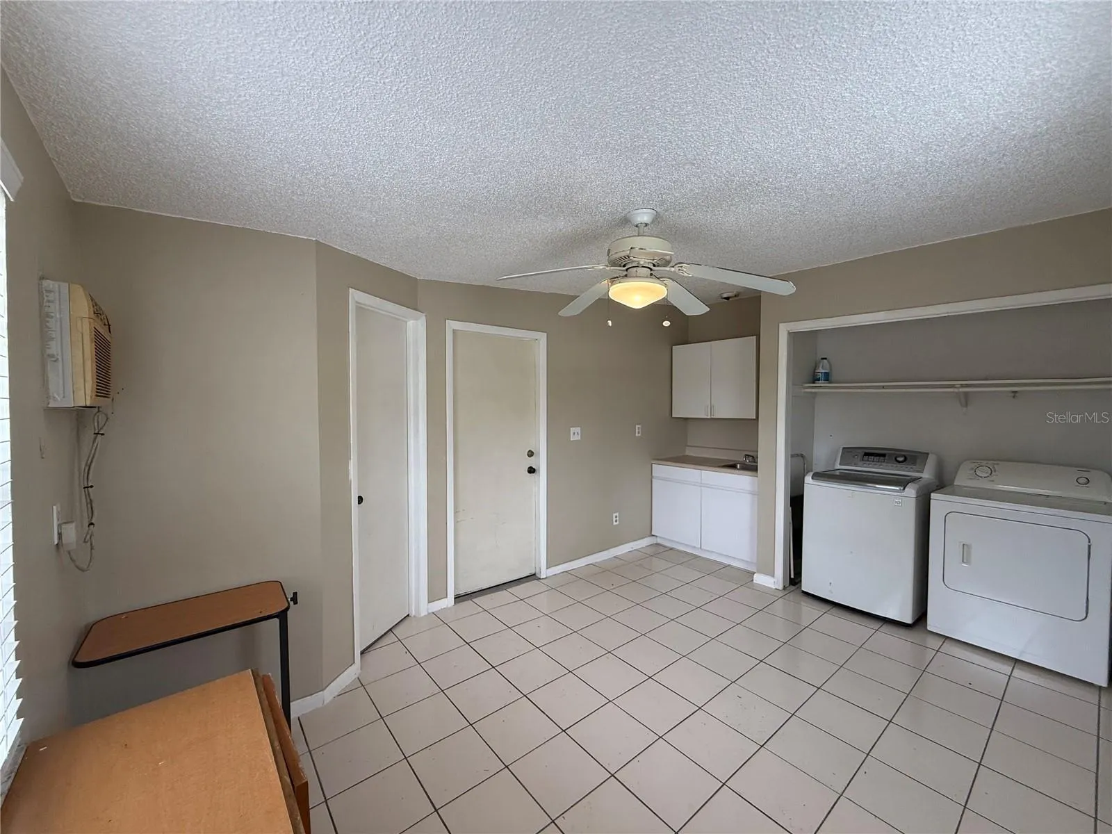 2933 W WALNUT ST
