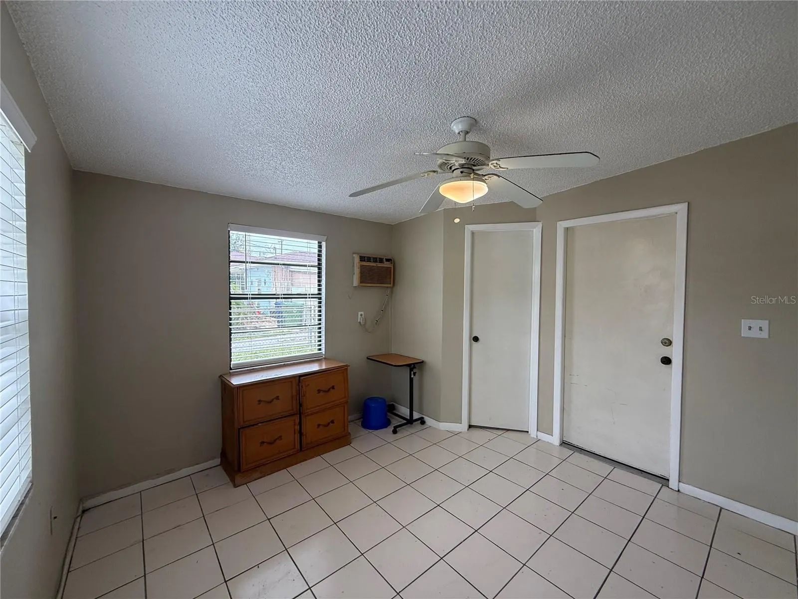 2933 W WALNUT ST