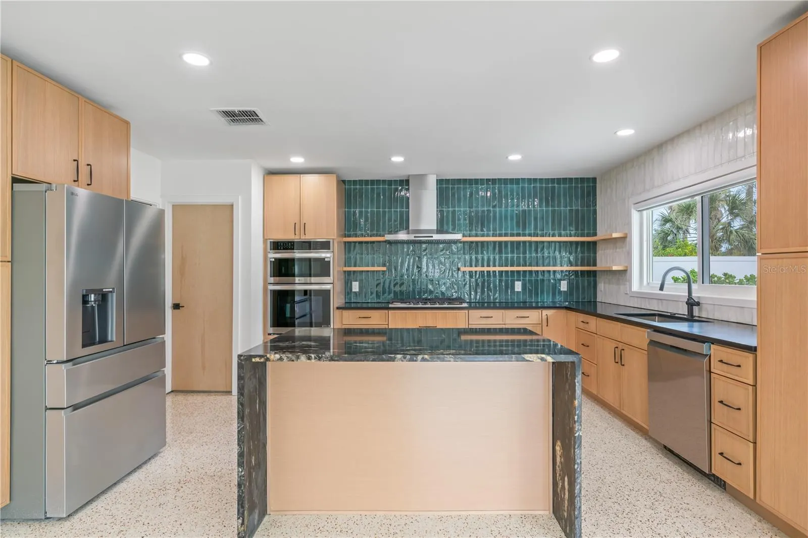 123 8TH ST