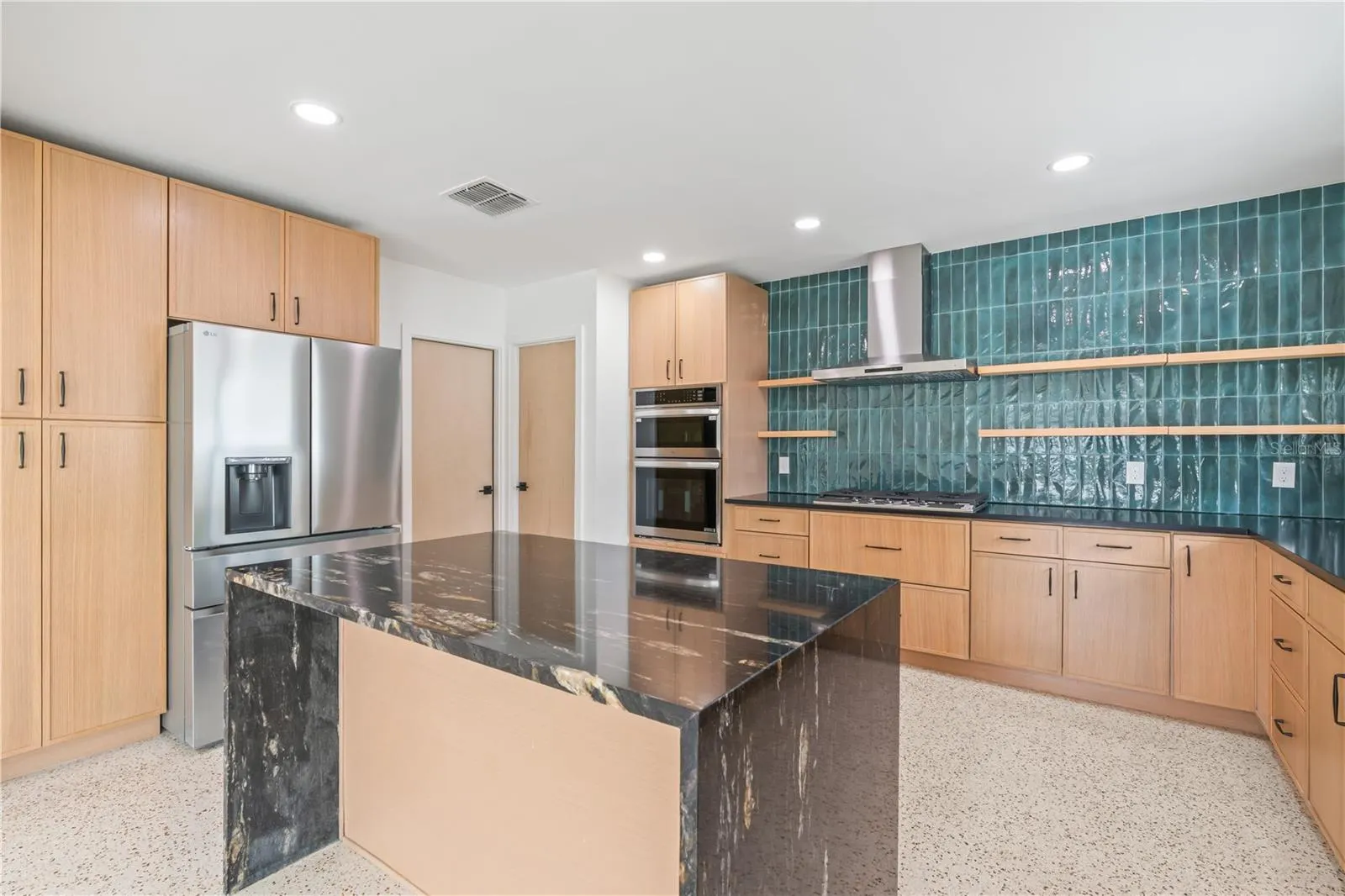 123 8TH ST